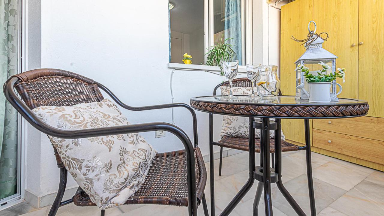 797 Holiday Rentals - Amplio Piso Para 4 En El Centro De Arroyo De La Miel 贝纳尔马德纳 外观 照片